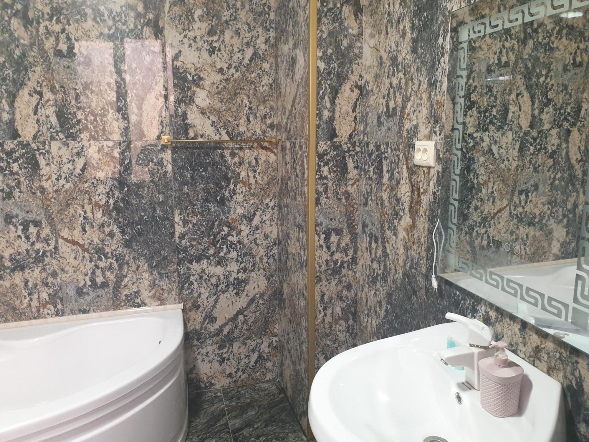 Hotel Royal Кутаиси Екстериор снимка